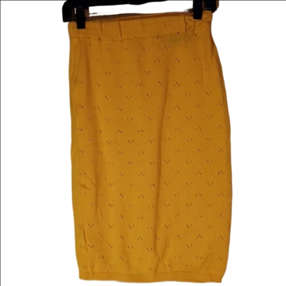 Triangl Golden  Yellow Knit  Pencil Skirt. Size Medium. Great For Spring/ Vacays